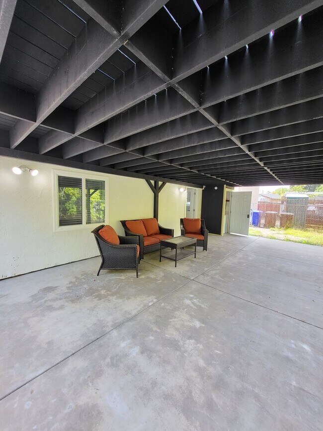 Foto del edificio - Newly constructed One bedroom Furnished Ap...