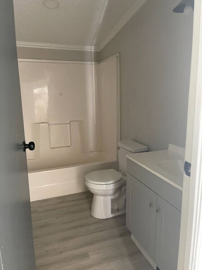 Building Photo - Remodeled Home - Exeter