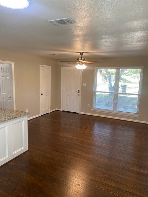 Building Photo - 2626 Tidewater Dr