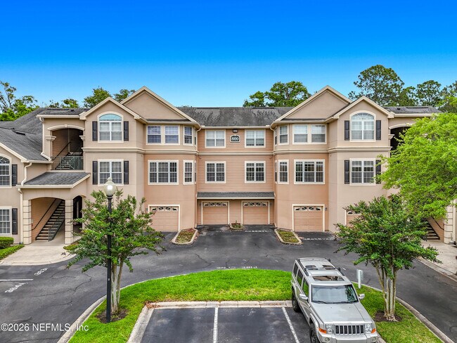 Foto del edificio - 13810 Sutton Park Dr N