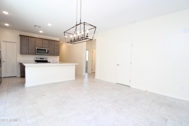 Foto del edificio - 15258 W Sherman St