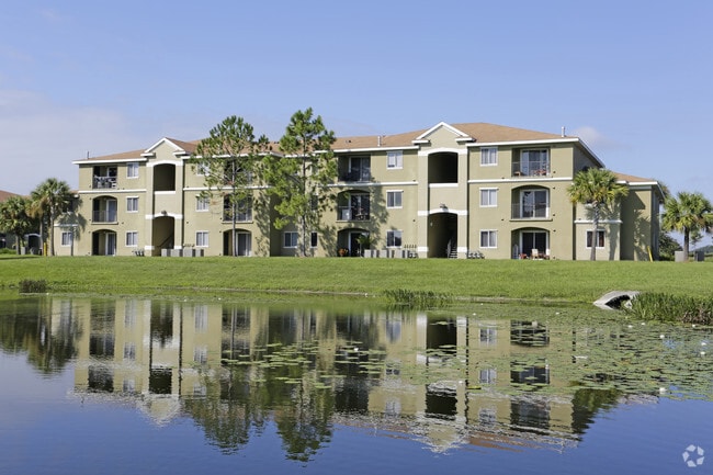 Building Photo - Tuscany Lakes