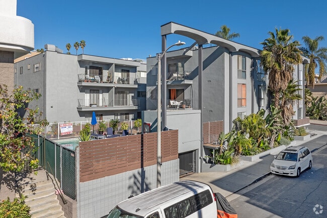 Building Photo - Park Plaza Apartments