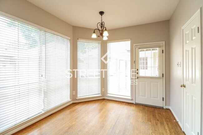 Foto del edificio - Charming 4 Bedroom in Houston!