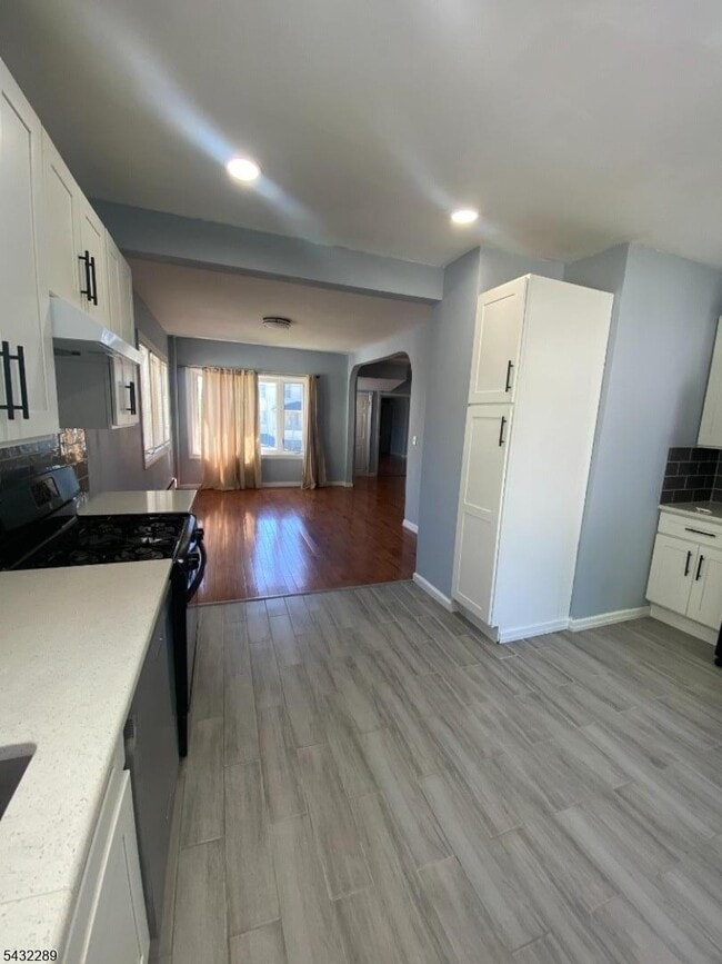 Building Photo - 17 Walnut Terrace