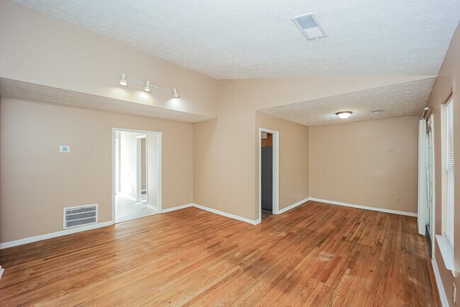 Foto del edificio - 6269 Valdez Dr