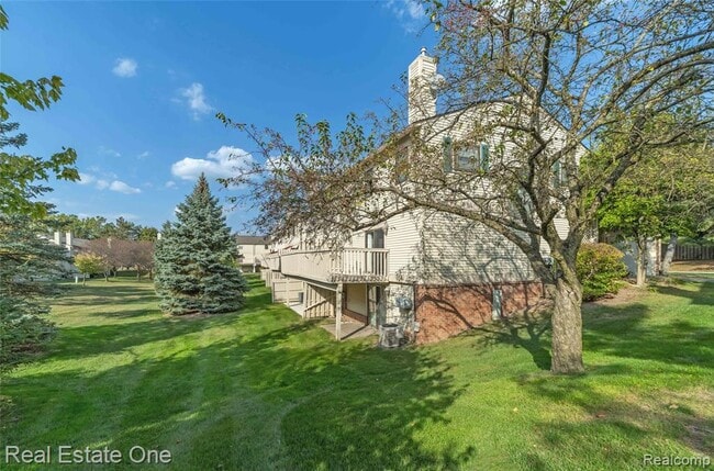 Foto del edificio - 5652 Drake Hollow Dr E