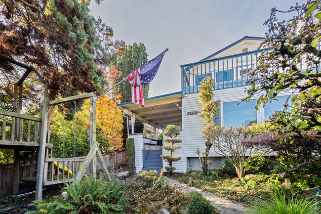 Photo - 6807 Aurora Ave N House