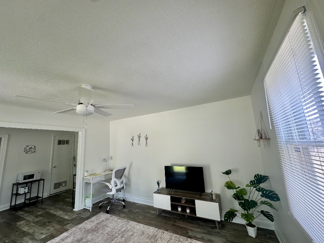 Foto del edificio - 1917 Bragg St