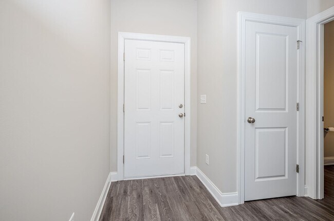 Building Photo - 651 Red Cedar Ct