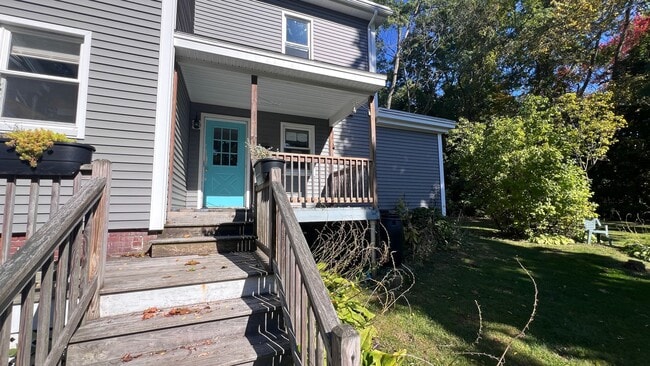 Building Photo - Very nicely remodeled 1 Bedroom Unit close...