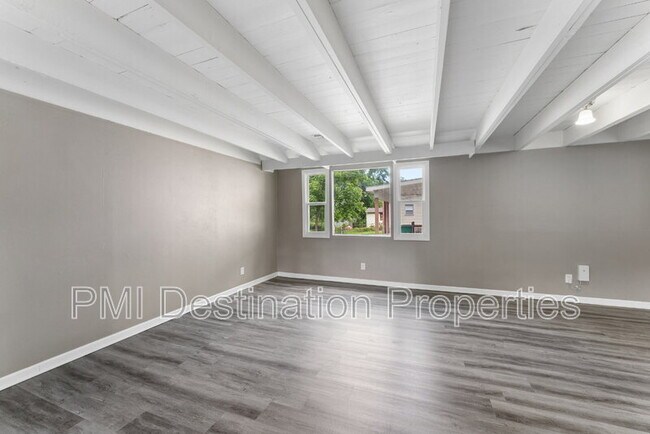 Foto del edificio - 4842 Locust Ave
