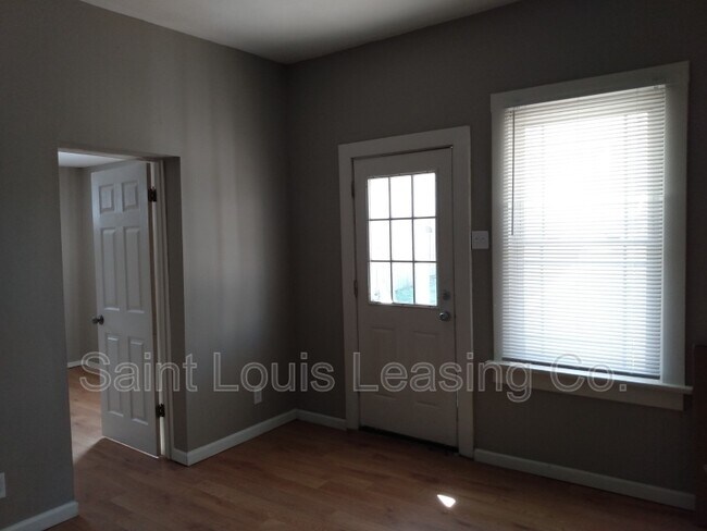 Living Area - 4831 Oldenburg Ave