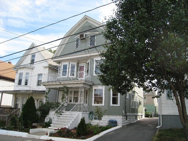 Foto del edificio - 10 Evergreen Ave