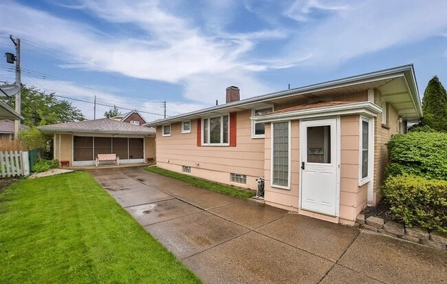 Building Photo - 212 Poinciana Pky