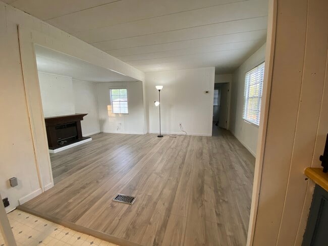 Building Photo - 5748 Park Rd
