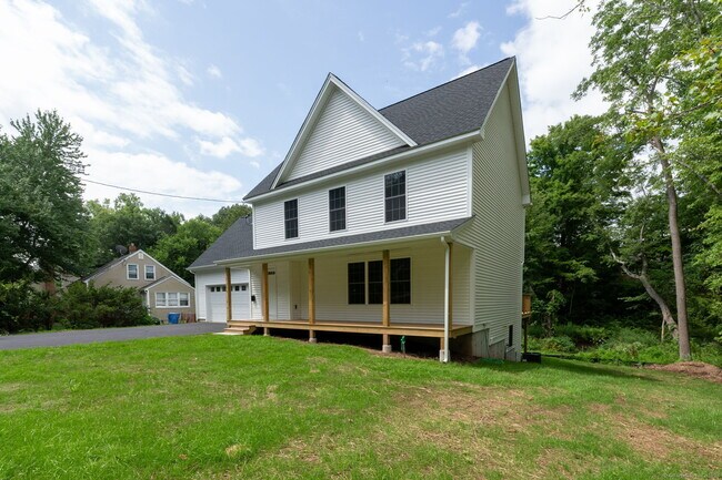 Building Photo - 290 Parker St