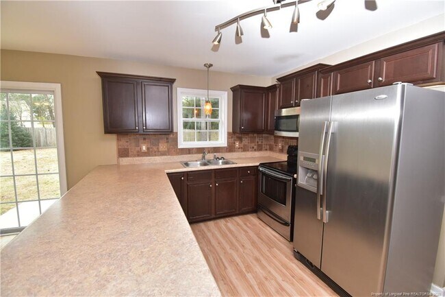 Building Photo - 332 Juno Dr