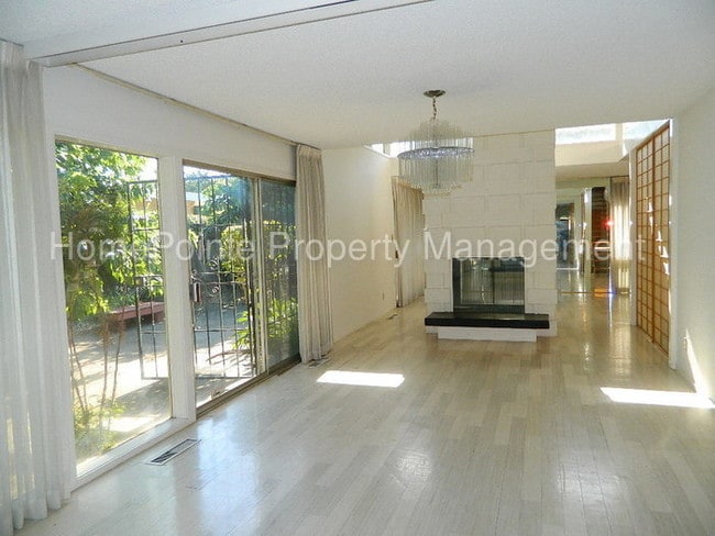 Building Photo - 6390 S Land Park Dr