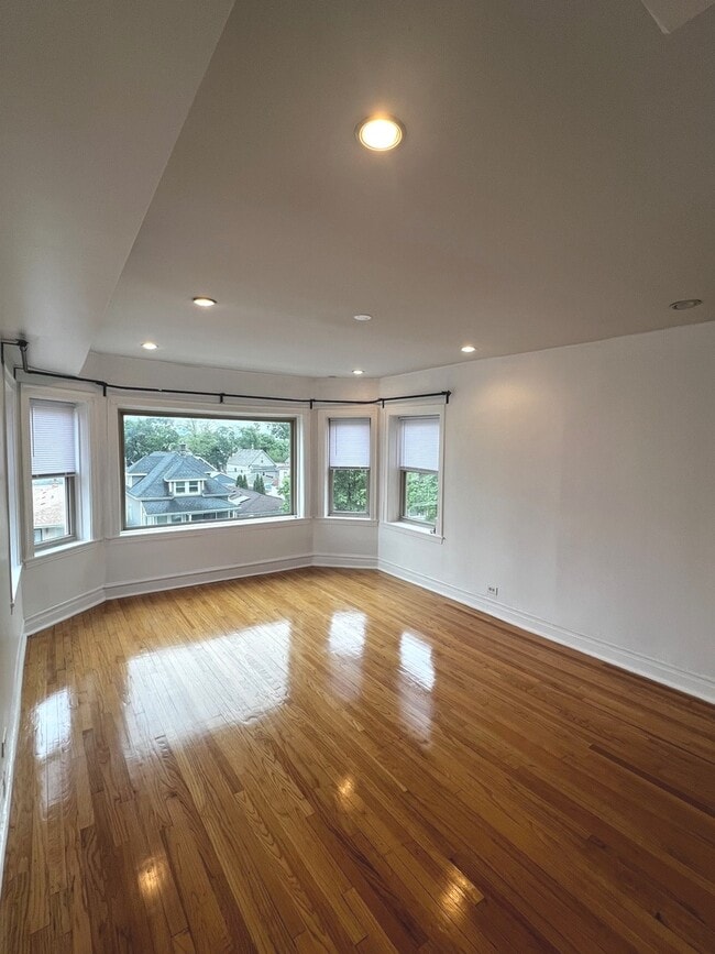Building Photo - 4826 W Henderson St