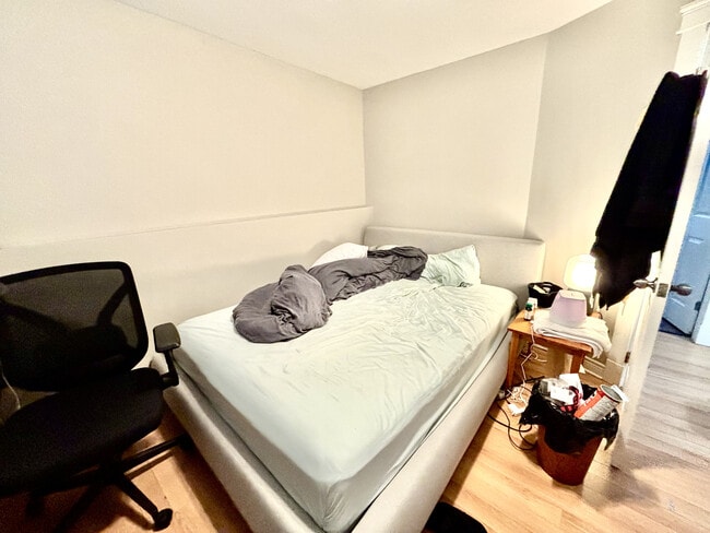 Building Photo - 4-Bedroom/ 3-Bathroom Apartment for Rent – Available June 1st