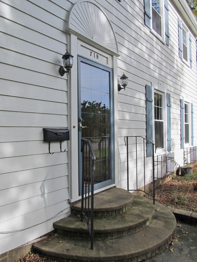 Building Photo - Four Bedroom Home in Milwood