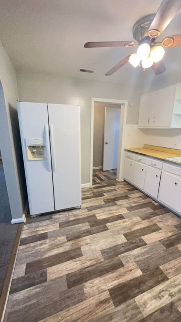 Foto del edificio - Large 2 Bedroom home with a Garage