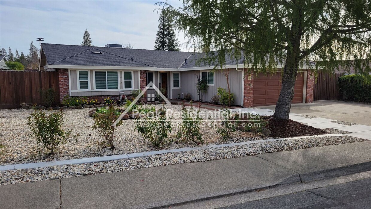 Primary Photo - 3 br, 2 bath House - 2430 Casa Del Oro Way