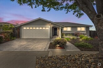 Building Photo - 5251 Larchwood Dr