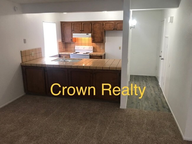 Building Photo - 2/2 Townhome - Loft