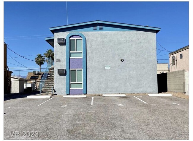 Building Photo - Adorable Newly Renovated 2 Bedroom 1 Bath ...