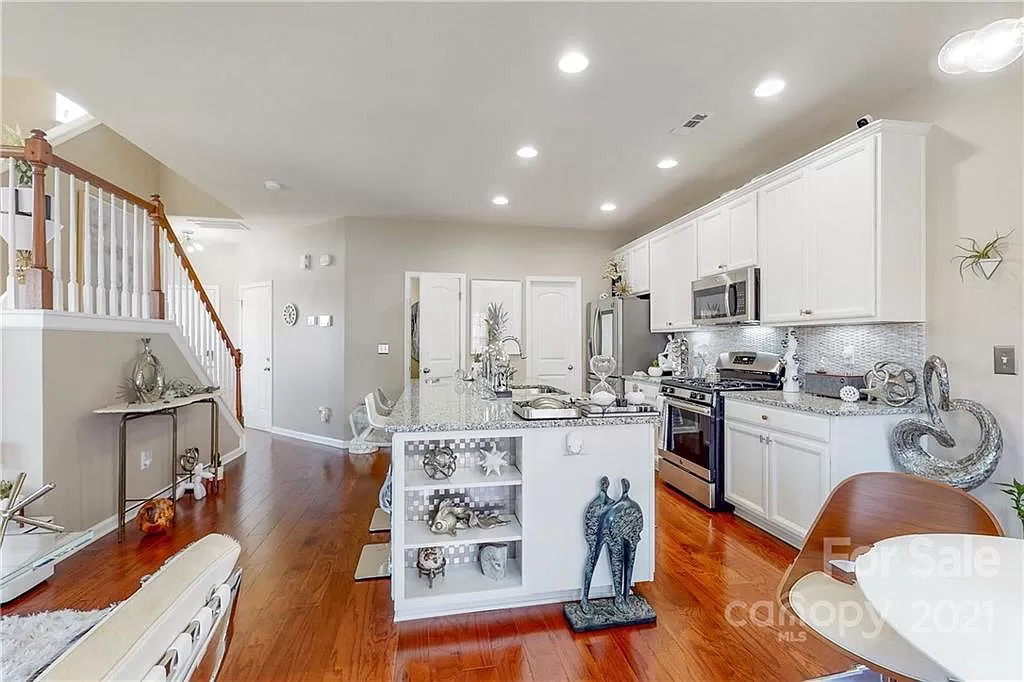 Foto principal - Room in Townhome on Adare Mews Rd