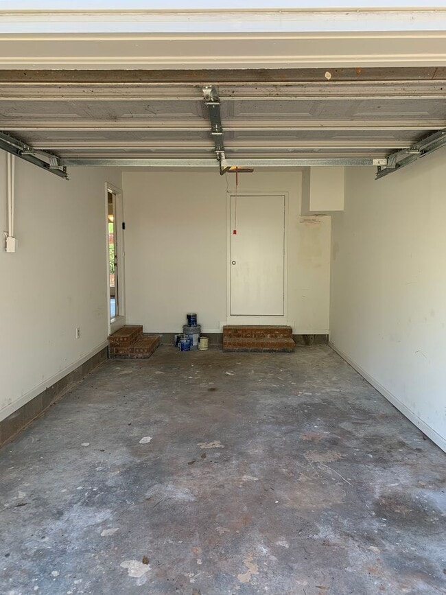 Building Photo - Beautiful Brookstone Home!