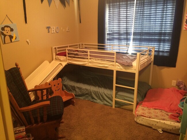 Building Photo - Springville Duplex