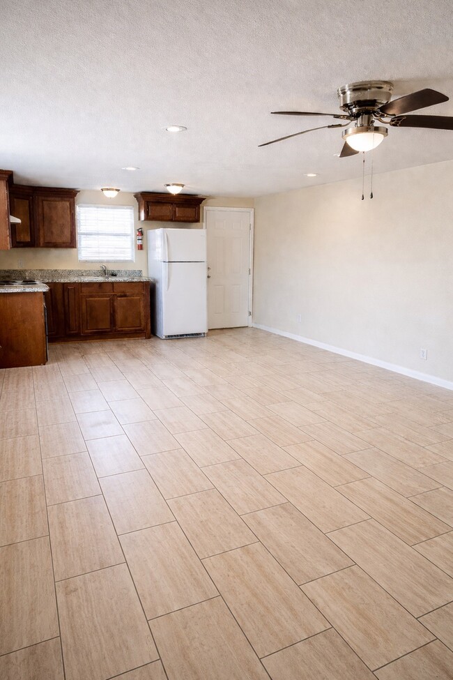 Foto del edificio - 706 Harris Ave