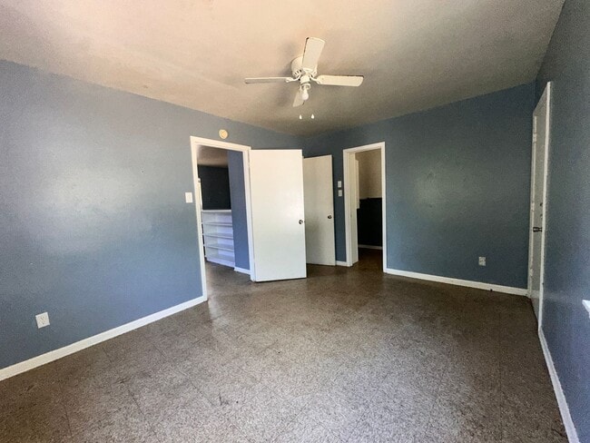Building Photo - 611 McArthur Dr