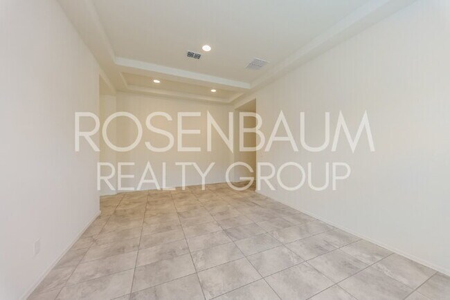 Foto del edificio - Stunning 4-bedrooms, 3-baths home in the h...