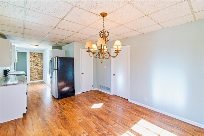 Building Photo - 3971 Honeysuckle Ct SE