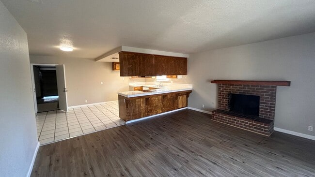 Building Photo - 738 Evergreen Way