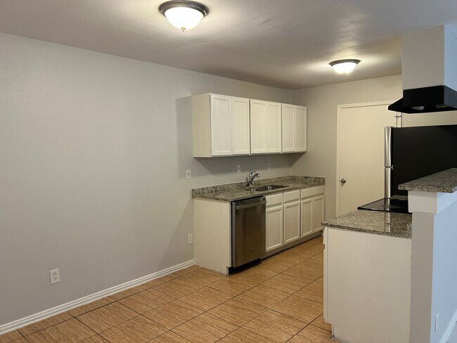 Building Photo - 1800/1802 San Rafael