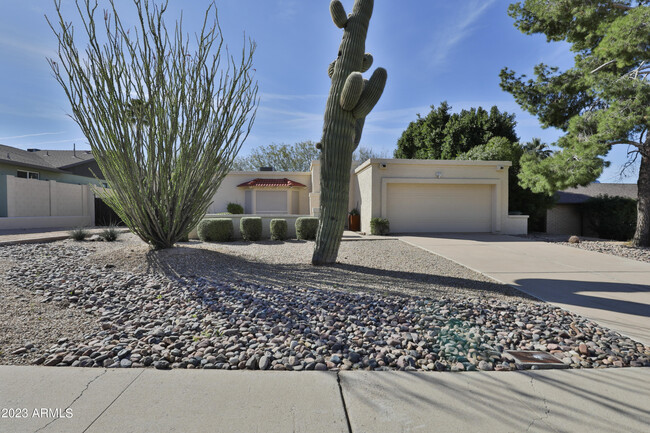 Building Photo - 1113 E Acoma Dr