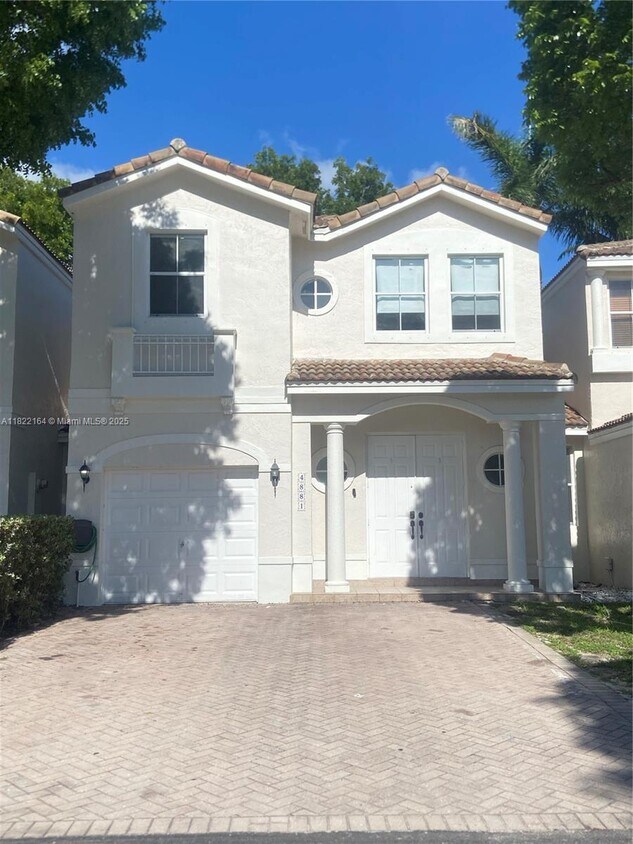 Foto principal - 4881 NW 107th Ct