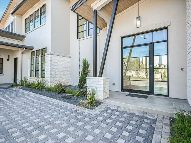 Building Photo - 400 Marly Way
