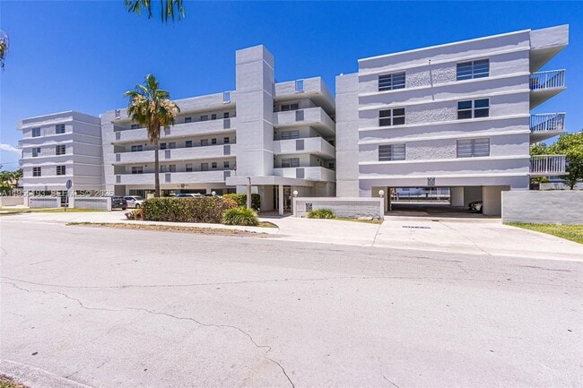 Foto del edificio - 3527 NE 168th St