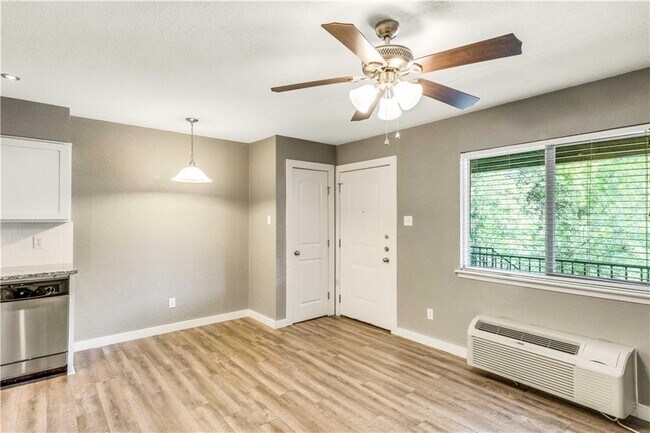 Foto del edificio - 504 Swanee Dr