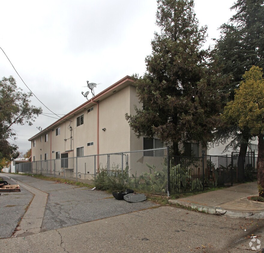 Primary Photo - 917 Nolden St