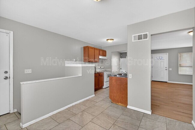 Foto del edificio - 2228 Duchess Dr