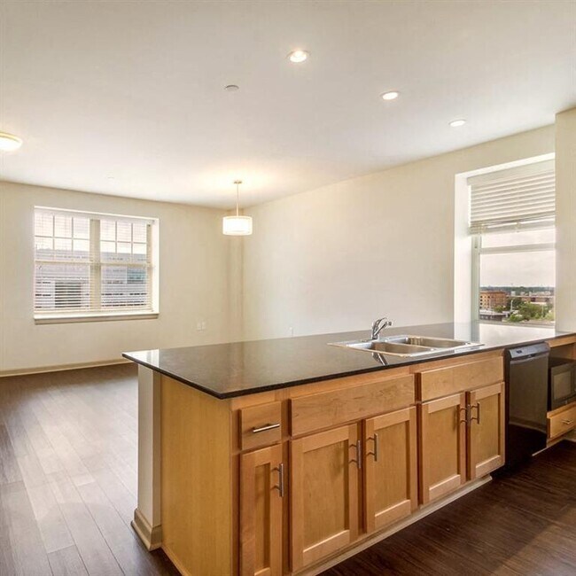 The Strathmore Apartments 70 W Alexandrine St Detroit, MI