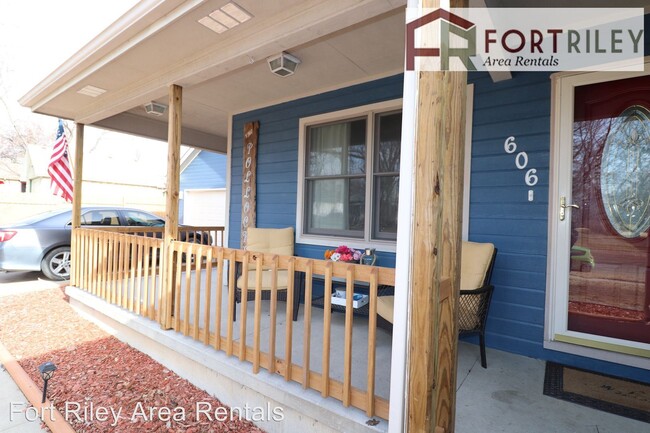 Foto del edificio - 4 br, 2 bath House - 606 Cedar St