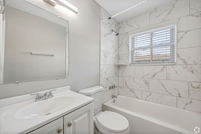 Building Photo - Spacious, Updated 2BR with City Convenience